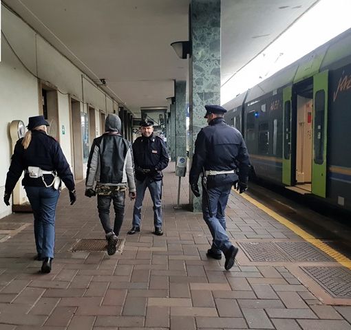 Controlli straordinari della polizia ferroviaria a Torino Porta Nuova