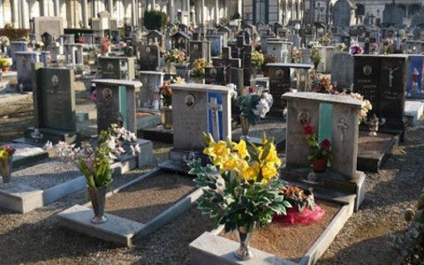 Il vento &quot;chiude&quot; il Cimitero Parco