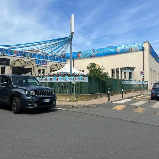 Bar di Ciriè pieno di bandiere del Napoli