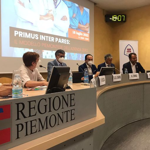 conferenza stampa su azienda zero