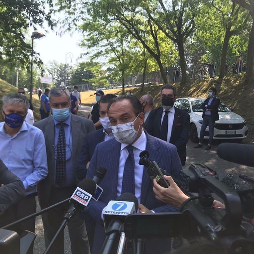 Alberto Cirio all'hub vaccinale del Valentino