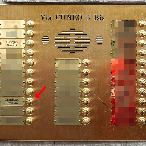 Torino: “Ronaldo prende casa ad Aurora”. Ma è l’ironia di via Cuneo
