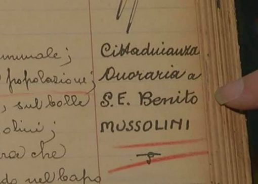 Nichelino toglie la cittadinanza ordinaria a Mussolini ed è polemica sui social