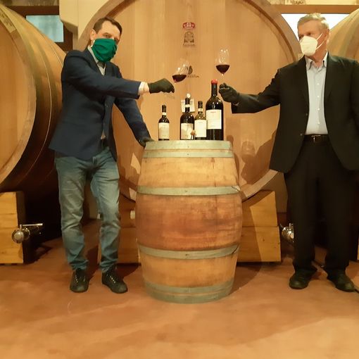 Produttori in Clavesana, aperta simbolicamente la prima bottiglia di Dogliani 2019