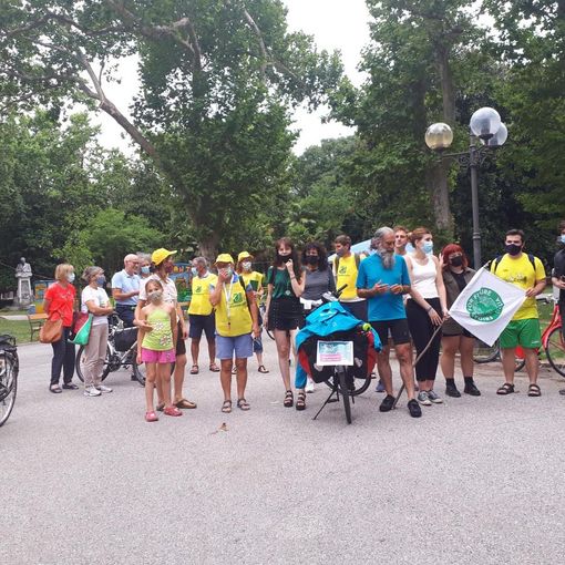 Duemila chilometri in bici, arriva a Torino il Clima Tour: una pedalata per parlare di ambiente