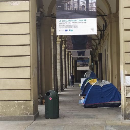 Clochard in sit-in dopo lo sfratto da piazza d'Armi, Schellino:&quot;Per 9 trovata soluzione&quot;