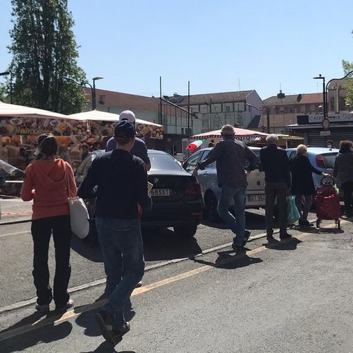 Coronavirus, negozi chiusi a Pasqua e Pasquetta: supermercati e mercati presi d’assalto [VIDEO]