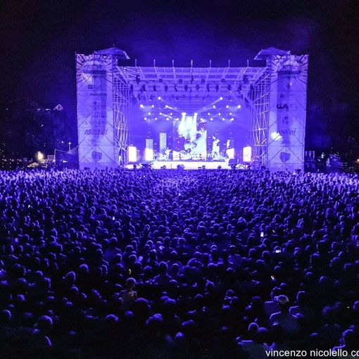 Collisioni 2024 chiude il triennio dedicato alla musica scelta dai giovani con La Guerra dei Mondi