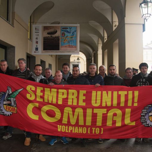 manifestazione di lavoratori e sindacati