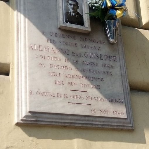 Commemorazione: deposti fiori sulla lapide dedicata ad Alemanno
