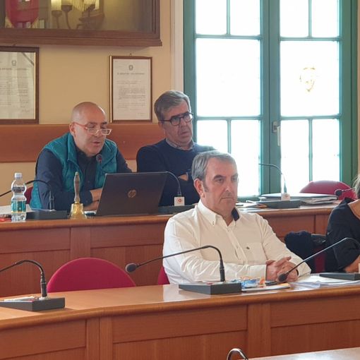 Il sindaco Falcone, in prima fila. Alle sue spalle Andrea Accorsi