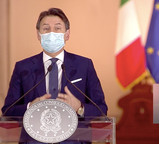Nuovo Dpcm, Conte annuncia: &quot;Scuole aperte, rinvio per le palestre: i sindaci potranno chiudere vie e piazze alle 21&quot; [VIDEO]
