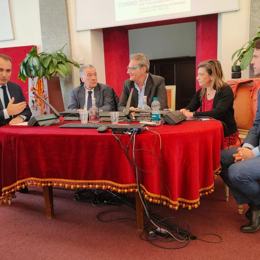 Esponenti dei tre sindacati di Cgil, Cisl e Uil