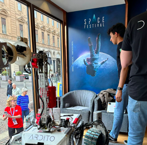 Lo Space Truck atterra in piazza San Carlo: l'avveniristico container sarà il cuore del Festival diretto da Marco Berry