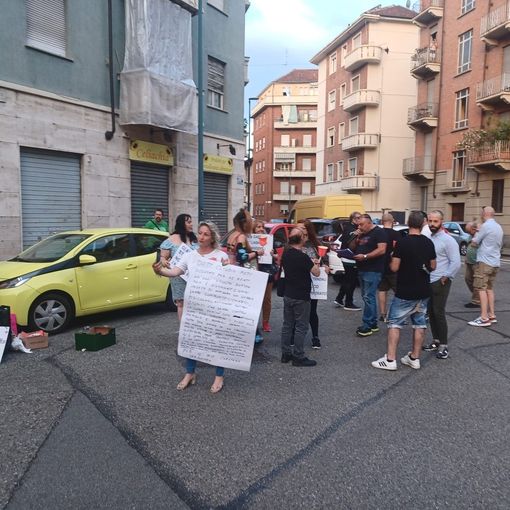 Contestazione fuori da una libreria