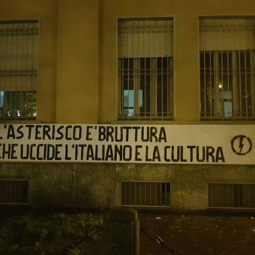 Lo striscione appeso durante la notte dal Blocco Studentesco