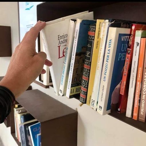 Al via &quot;Leggere in città&quot; con l'inaugurazione dello Scaffale Educare alla Lettura