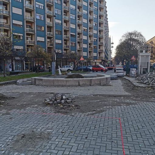 Piazza Carducci: con i lavori saranno sistemati anche i dissuasori divelti