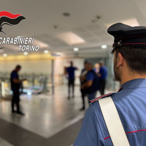 Viaggiava sulla metro con due panetti di hashish al posto del biglietto: denunciato