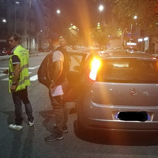 Guida senza patente, i vigili lo multano di 5.000 euro
