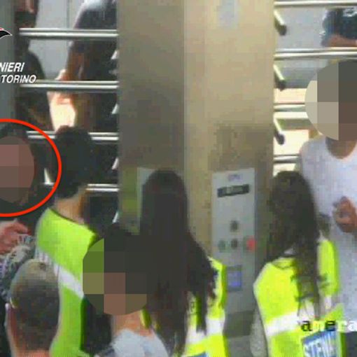 Tifosi dichiarano di essere minorenni per entrare allo stadio: 29 indagati