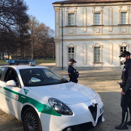 Un pomeriggio nei parchi torinesi, tra runner e passeggiate: il Coronavirus non fa abbastanza paura