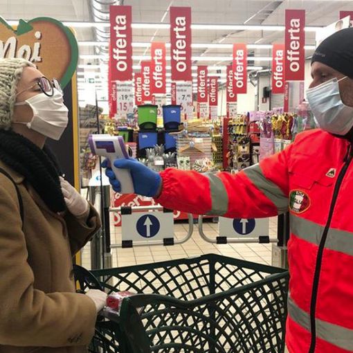 Negozi &quot;quasi&quot; chiusi a Pasqua, i sindacati non ci stanno e scatta lo sciopero: &quot;Non si va a Messa, ma a fare la spesa?&quot;