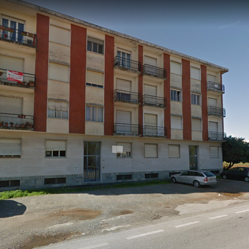 Tragedia a Riva di Pinerolo, una donna di 86 anni cade dal balcone e muore
