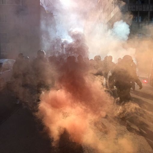 polizia e corteo anarchici