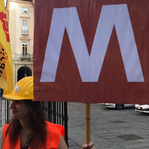 Flash mob per la metro 2 sotto il Comune: &quot;La Giunta perde tempo, si muova&quot; [VIDEO]
