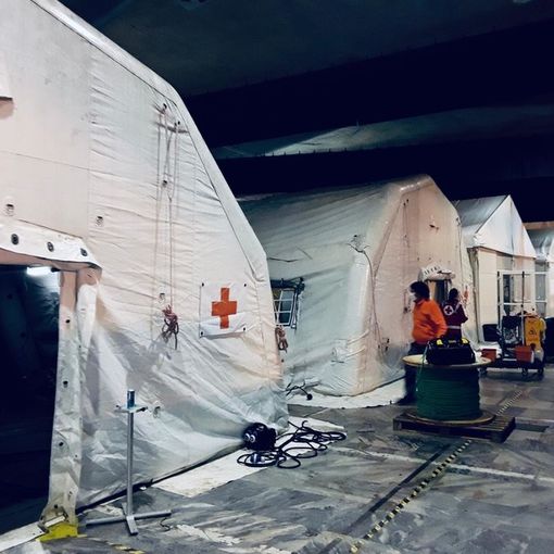 Tende per i ricoveri al Covid hospital di Torino Esposizioni