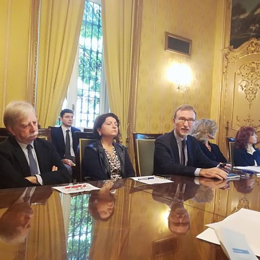 Piemonte in frenata, dentro lo &quot;stagno&quot; dell'auto. Ma le famiglie tornano a mettere da parte i risparmi