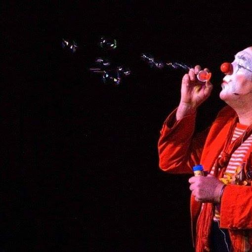 Dario Cucco (Clown Dado) va in pensione e festeggia portando in scena 100 artisti con disabilità