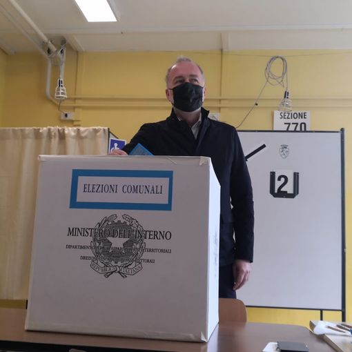 Paolo Damilano al voto con la famiglia