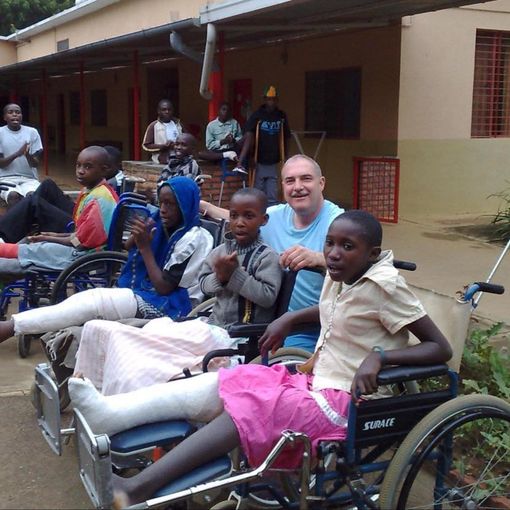 Foto tratta dalla pagina facebook di R@inbow4Africa