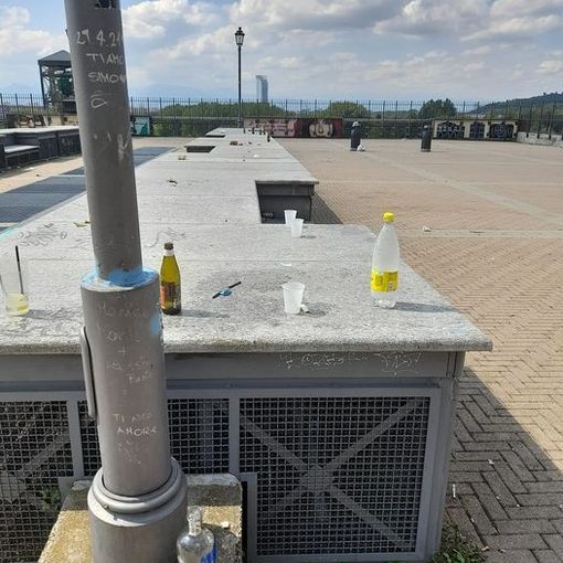 La 'terrazza' di Moncalieri torna ad essere oggetto di vandalismo e abbandono di rifiuti