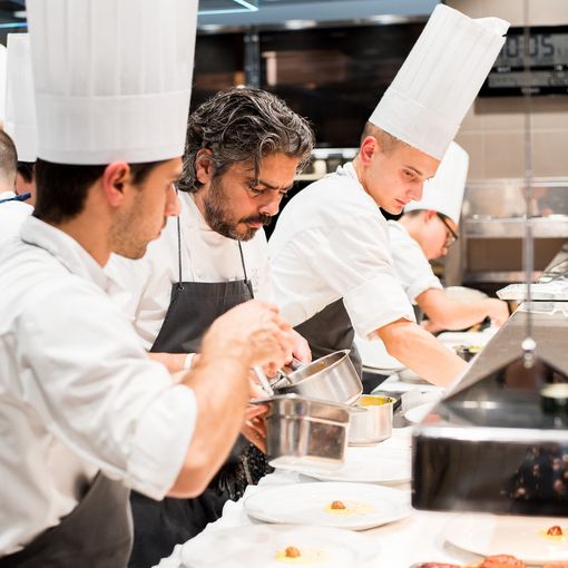 Giovanissimi al ristorante stellato: Del Cambio e Piazza dei Mestieri fondano l'Academy per i professionisti di domani