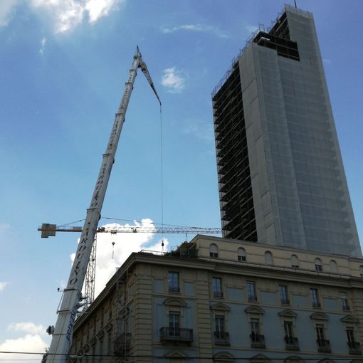 Mattinata da incubo in centro a Torino: traffico in tilt e code sotto i portici