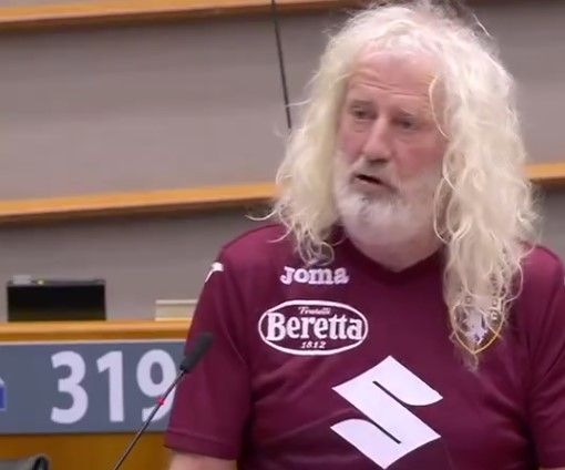 &quot;Forza Toro, Juve m.&quot; grida il deputato irlandese Wallace a Bruxelles