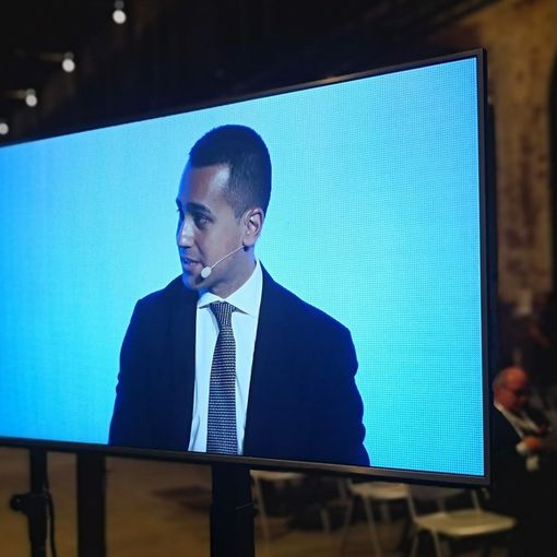 Fca, Di Maio: &quot;Investiremo milioni per riconvertire indotto della 500 elettrica&quot;