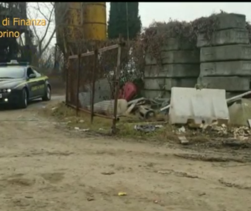 Guardia di Finanza in discarica abusiva