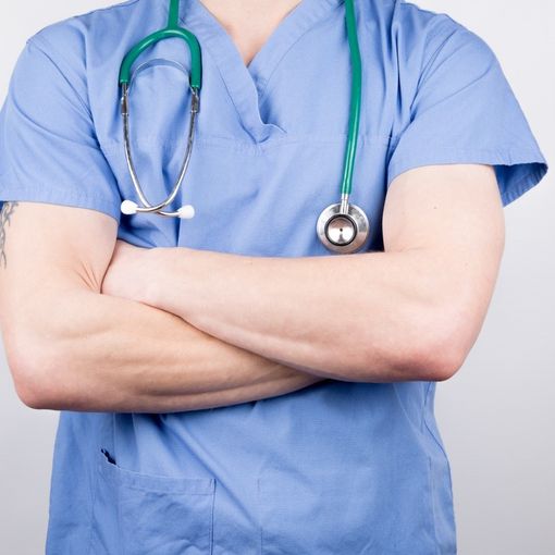 A Torino scattano le “adozioni” per il personale sanitario: “Vi lasciamo sulla porta un piatto pronto da scaldare”