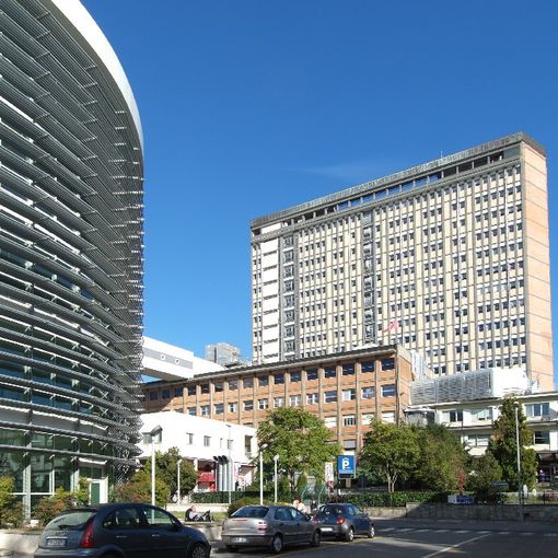 Ruba all'interno di una stanza dell'Ospedale Cto, italiano di 54 anni arrestato dalla Polizia