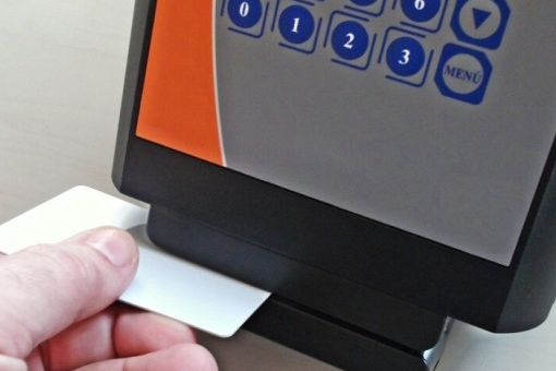 Torino, dipendente dell'Università timbrava &quot;sotto casa&quot; e si recava in ufficio mezz'ora dopo, prima sanzionata e poi &quot;promossa&quot; a responsabile