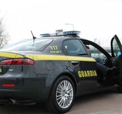 Blitz della Finanza contro il fenomeno del contrabbando di sigarette, 12 persone denunciate