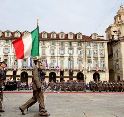 Festa della Repubblica, cerimonia dell'alzabandiera nel centro di Torino