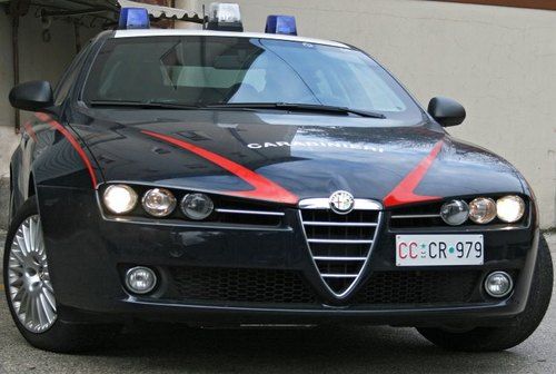 Assaltano la banca con i taglierini, indagano i carabinieri