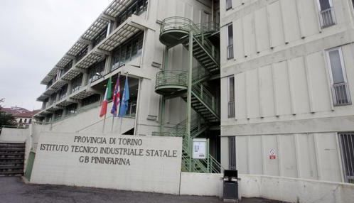 Gli negano la copia del diploma, lui fa scattare un allarme bomba