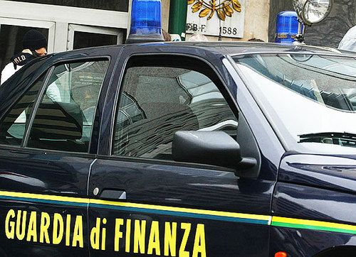 Torino, travolge una Fiat Panda e scappa, pirata della strada fermato da due finanzieri
