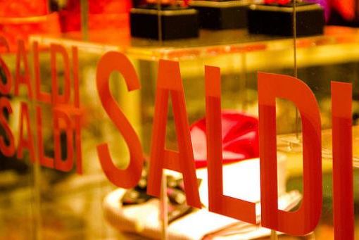 Dal 7 luglio via ai saldi estivi in Piemonte, tutti i consigli del Codacons